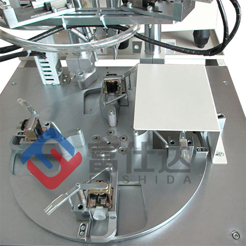 轉(zhuǎn)臺式鎖螺絲機